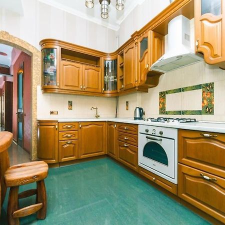 Apartment With View On Inpedendence Square Khreshchatyk Kiev Esterno foto
