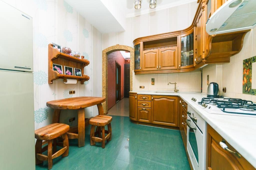 Apartment With View On Inpedendence Square Khreshchatyk Kiev Esterno foto