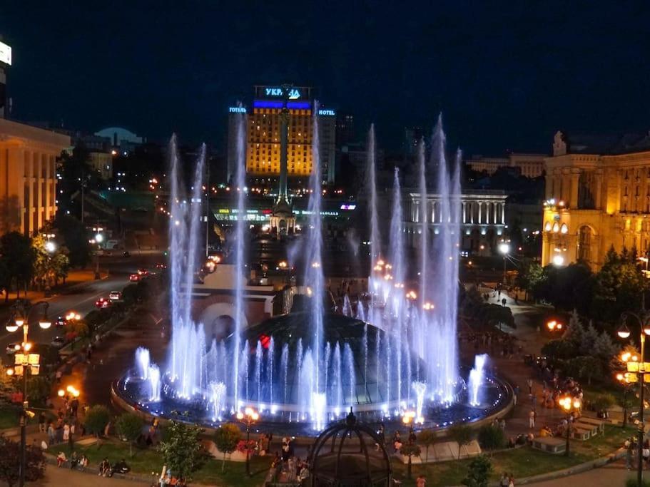 Apartment With View On Inpedendence Square Khreshchatyk Kiev Esterno foto