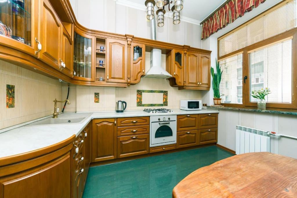 Apartment With View On Inpedendence Square Khreshchatyk Kiev Esterno foto