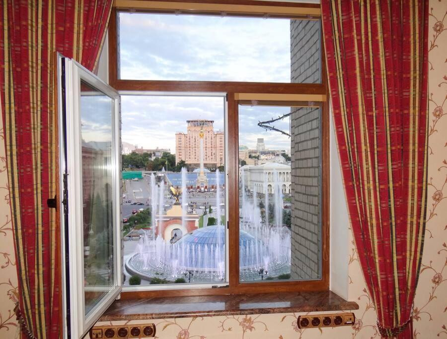 Apartment With View On Inpedendence Square Khreshchatyk Kiev Esterno foto