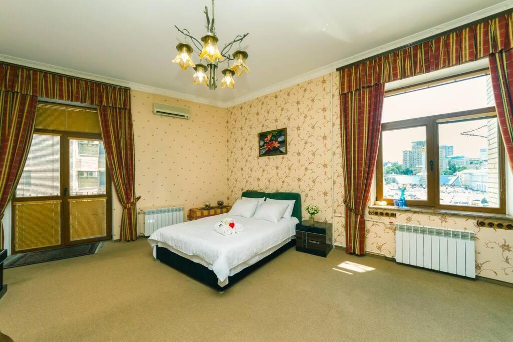 Apartment With View On Inpedendence Square Khreshchatyk Kiev Esterno foto